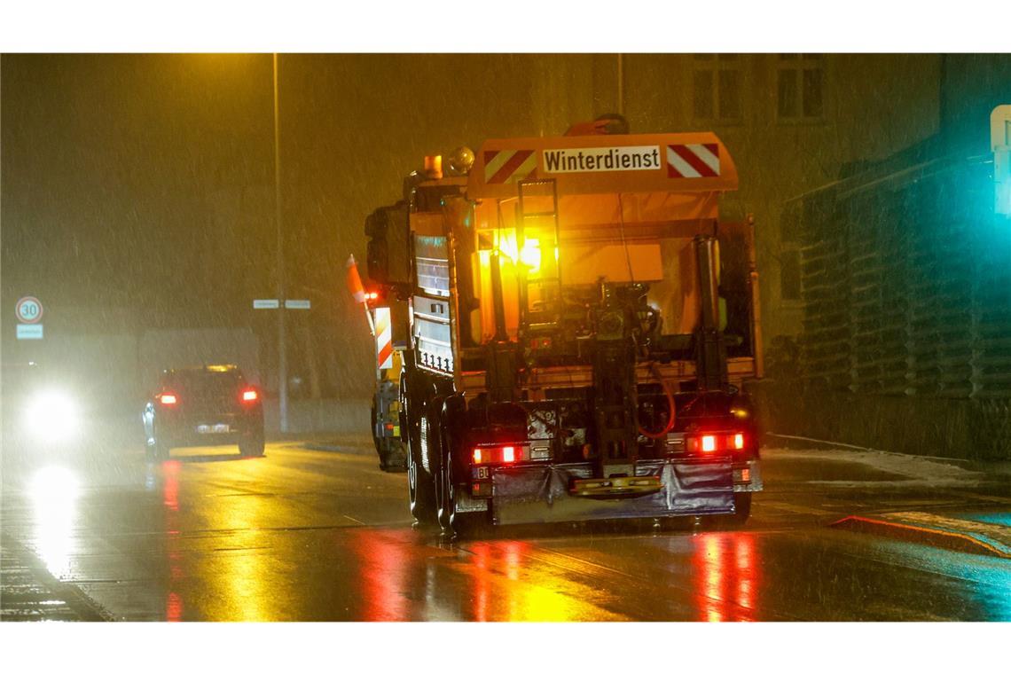In Teilen des Südwestens ist am Mittwoch der Winterdienst gefordert.