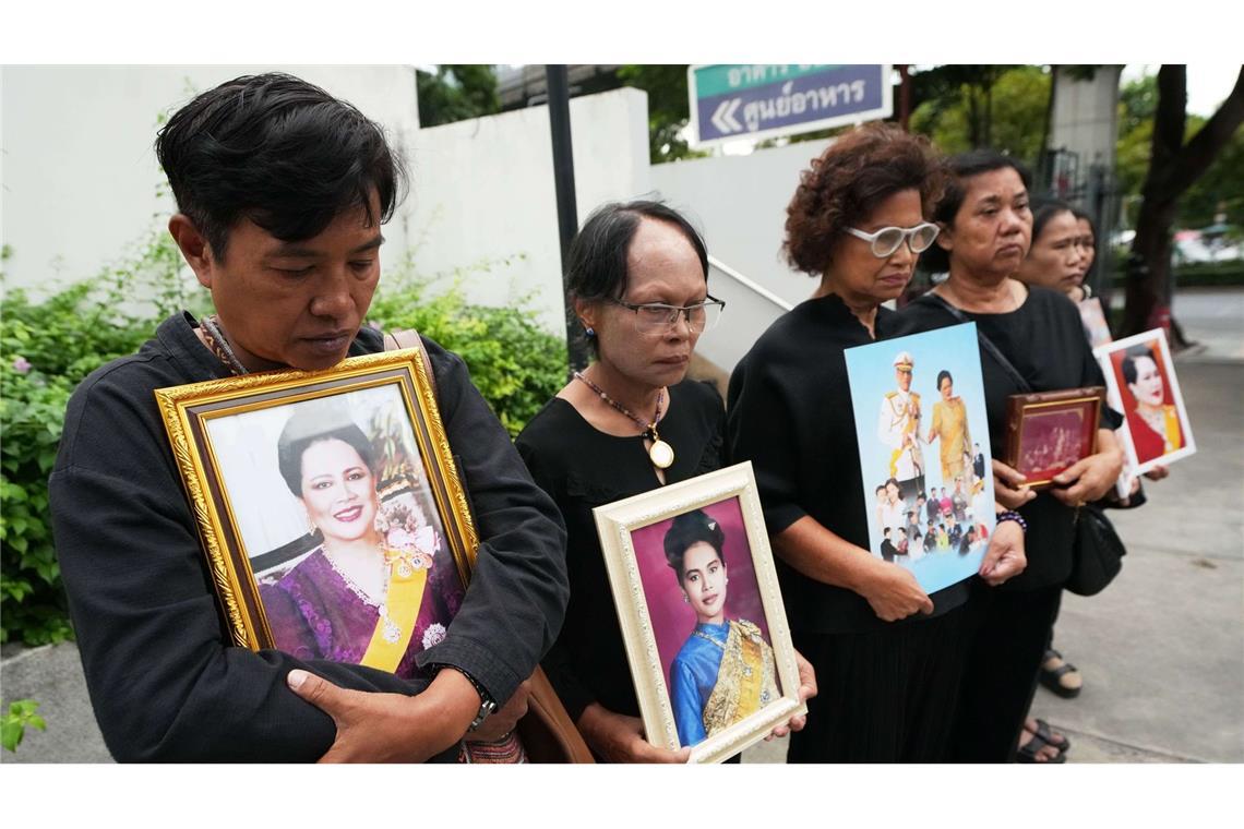 "Asiens Jacky Kennedy": Thailands Ex-Königin Sirikit ist tot In Thailand ist die Trauer um Sirikit groß.