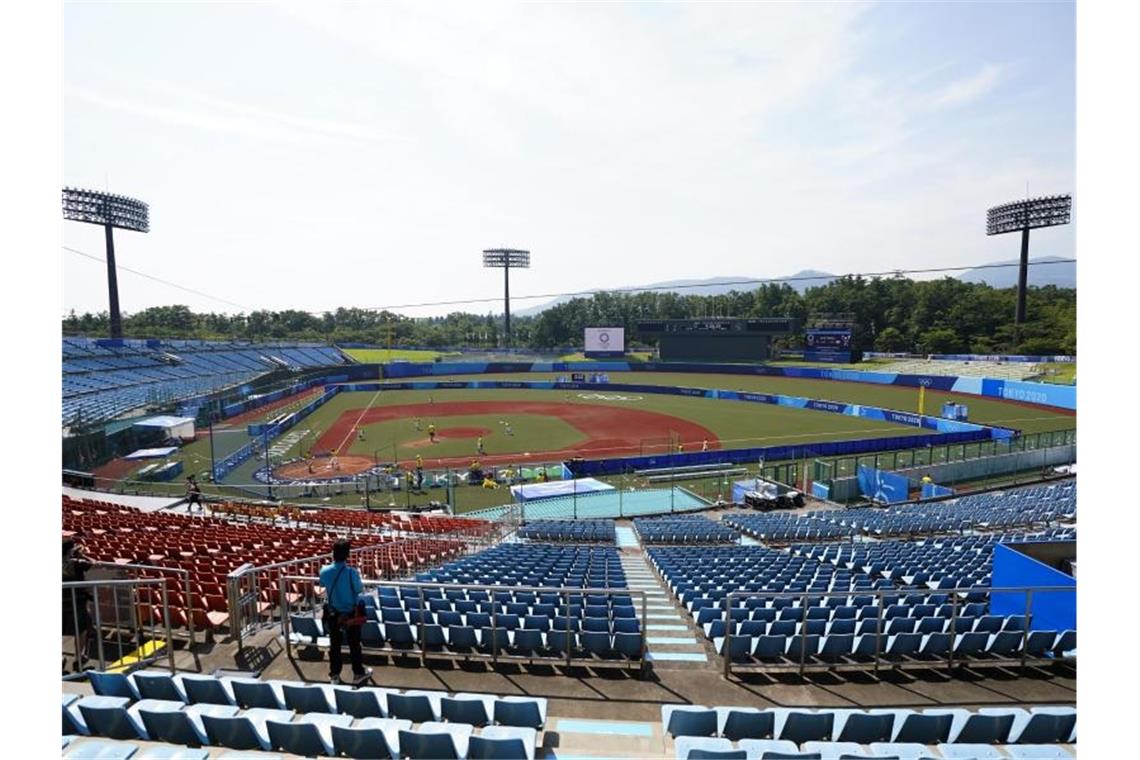 Japan siegt im ersten Olympia-Wettkampf In Tokio wird bereits Softball gespielt. Foto: Jae C. Hong/AP/dpa