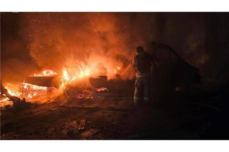 In Tschernihiw im Norden der Ukraine hat das russische Militär erneut Energieanlagen angegriffen und beschädigt.