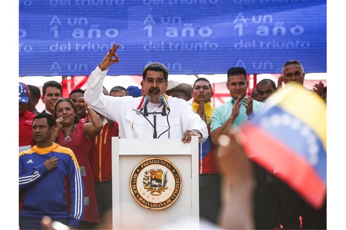 In Venezuela tobt seit Januar ein Machtkampf zwischen Maduro und dem selbst ernannten Übergangspräsidenten Juan Guaidó, der Maduro Wahlfälschung vorwirft und von zahlreichen westlichen Staaten einschließlich Deutschland anerkannt wird. Foto: Pedro Mattey