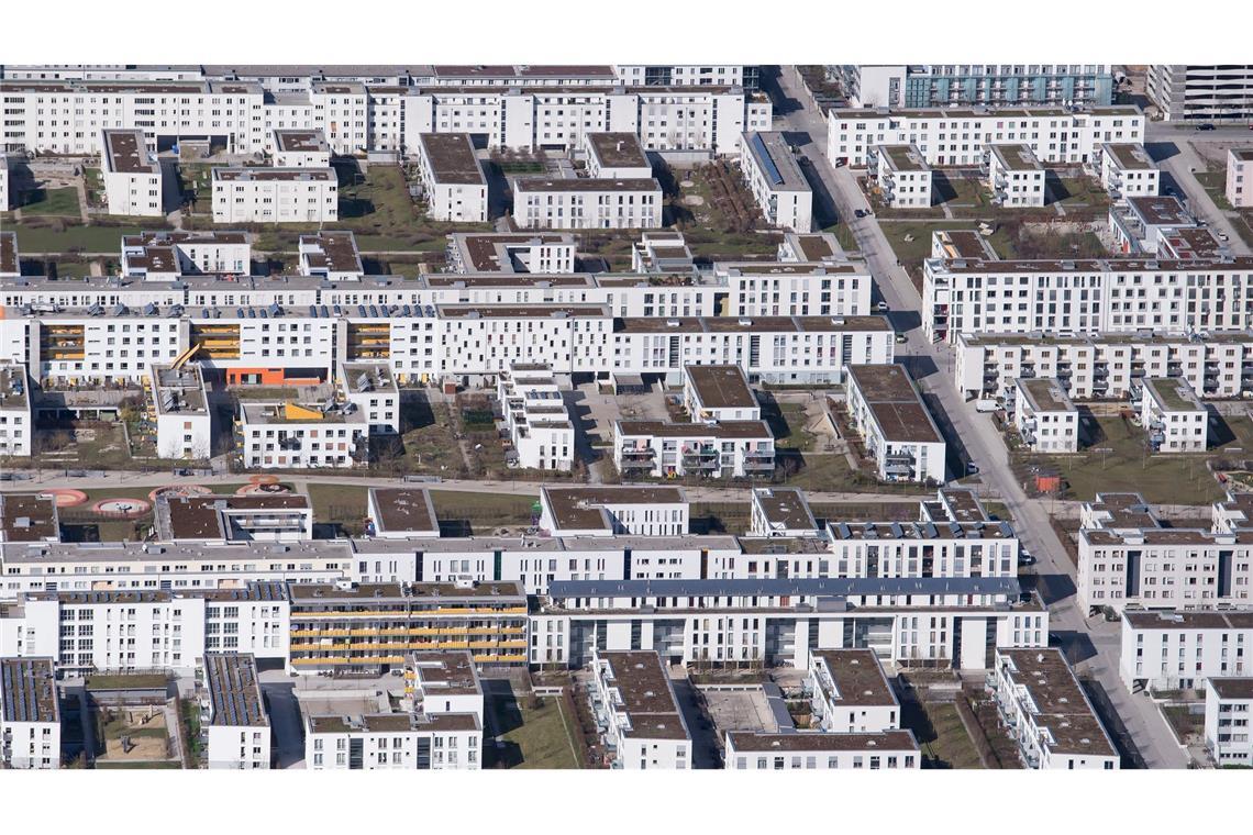 In vielen deutschen Städten sind Wohnungen so knapp, dass Unternehmen bei der Mitarbeitersuche Mühe haben. (Symbolbild)