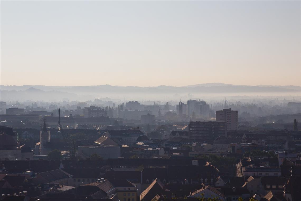 In vielen Städten wird die Luftqualität heute als „schlecht“ eingestuft. Warum das so ist und welche Schadstoffe gerade auffallen, lesen Sie hier.