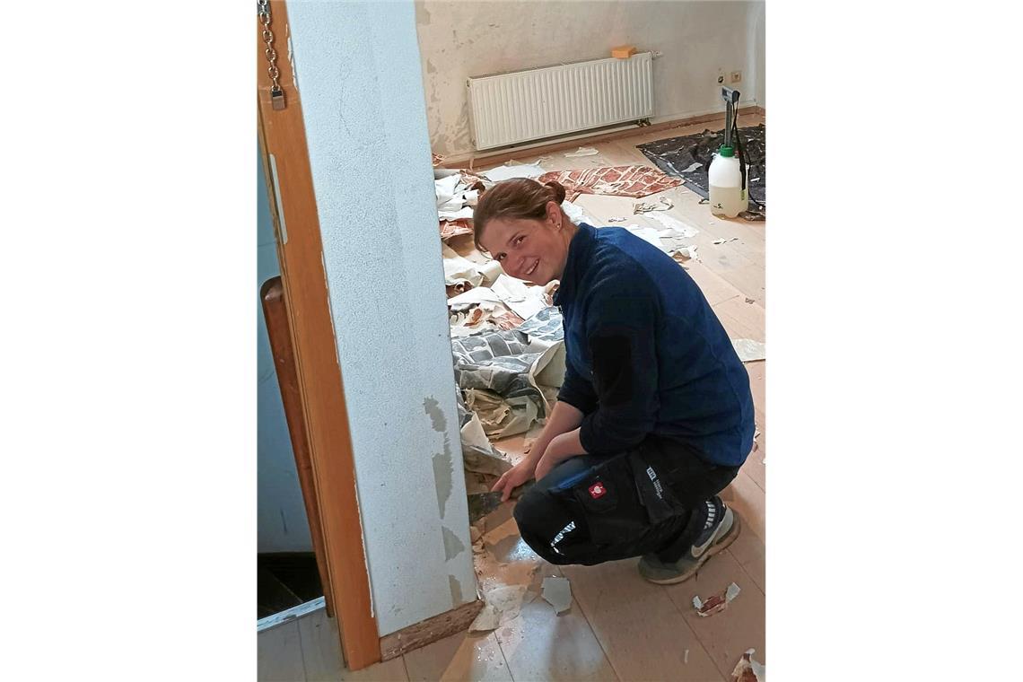 Ein Rockkonzert in Weissach für den guten Zweck In Weissach im Tal haben Vereinsmitglieder wie Lisa Pfeil eine Wohnung der Gemeinde für ukrainische Geflüchtete renoviert.