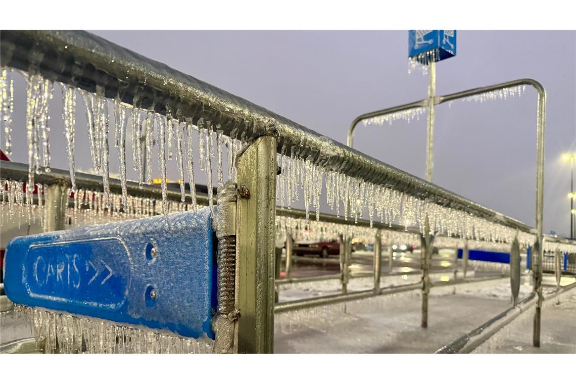 In weiten Teilen der USA haben Schnee und Eis die Städte eingehüllt.