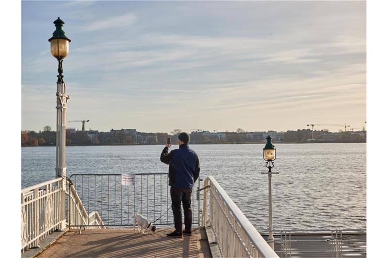 In weiten Teilen Deutschlands scheint am Wochenende die Sonne. Foto: Georg Wendt/dpa