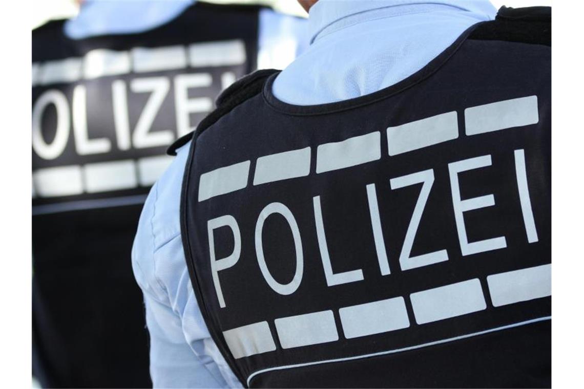 In Westen gekleidete Polizisten. Foto: Silas Stein/dpa/Archivbild