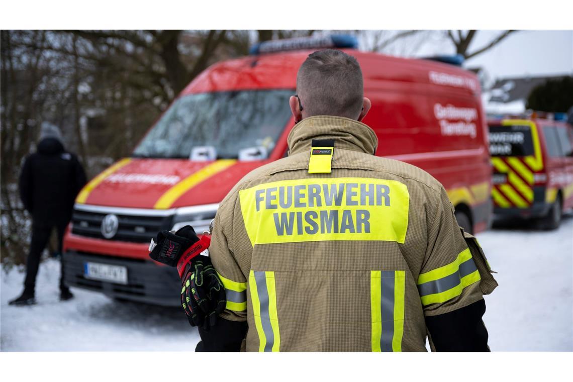 In Wismar ist eine Leiche aus einem Teich geborgen worden.