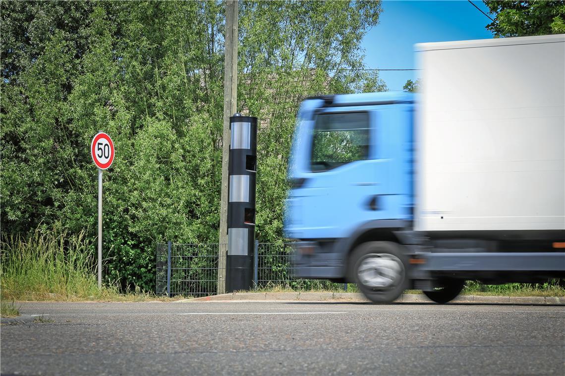In Zell geht der Blitzer auf den Ausbau der Deponie Steinbach zurück. Dadurch sei mit mehr Schwerlastverkehr zu rechnen, heißt es.