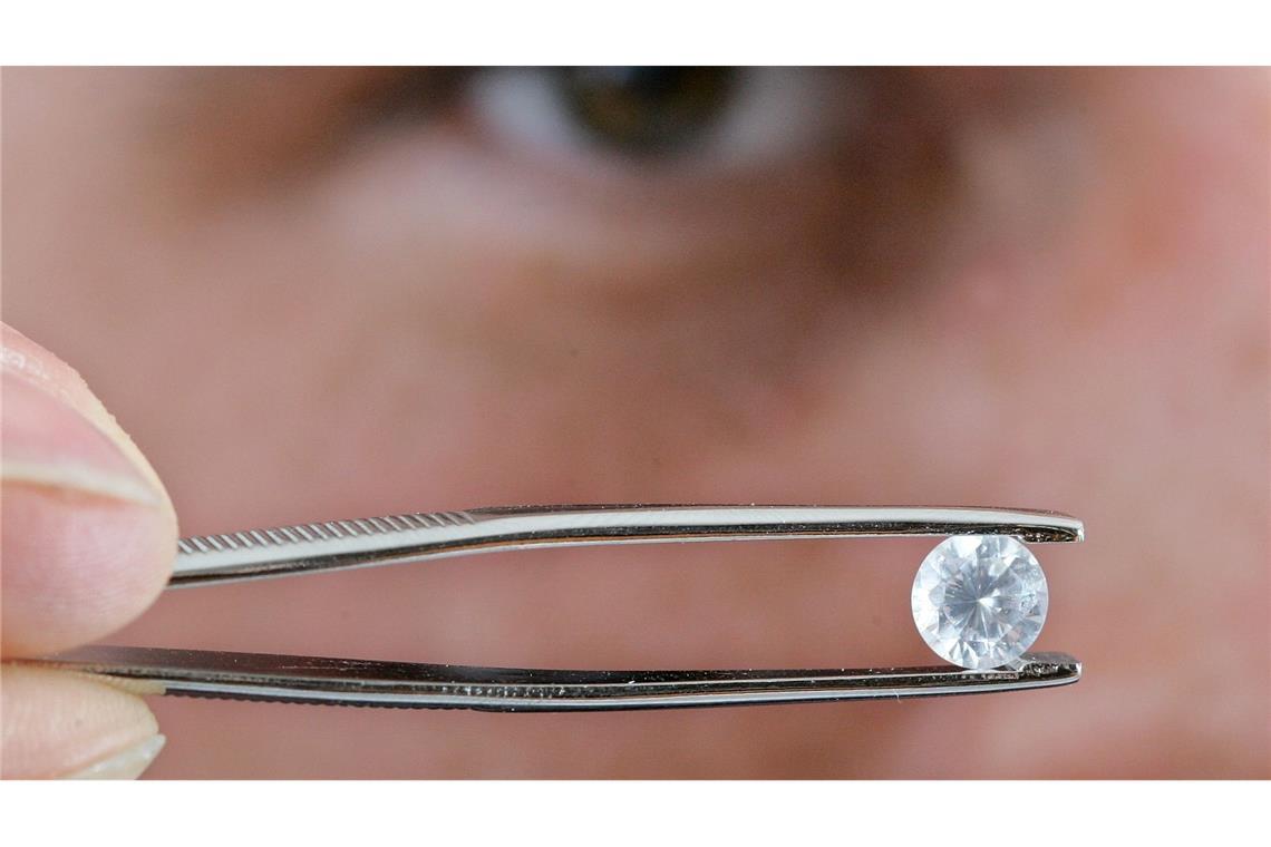 Über den Tod hinaus: Wenn aus Asche ein Gedenkdiamant wird In zwei Bundesländern ist es erlaubt, einen Teil der Totenasche zu einem Diamanten zu verarbeiten. (Archivbild)