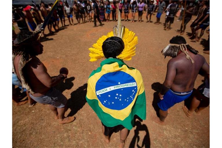Indigene protestieren seit Tagen in der Hauptstadt Brasilia. Foto: Myke Sena/dpa
