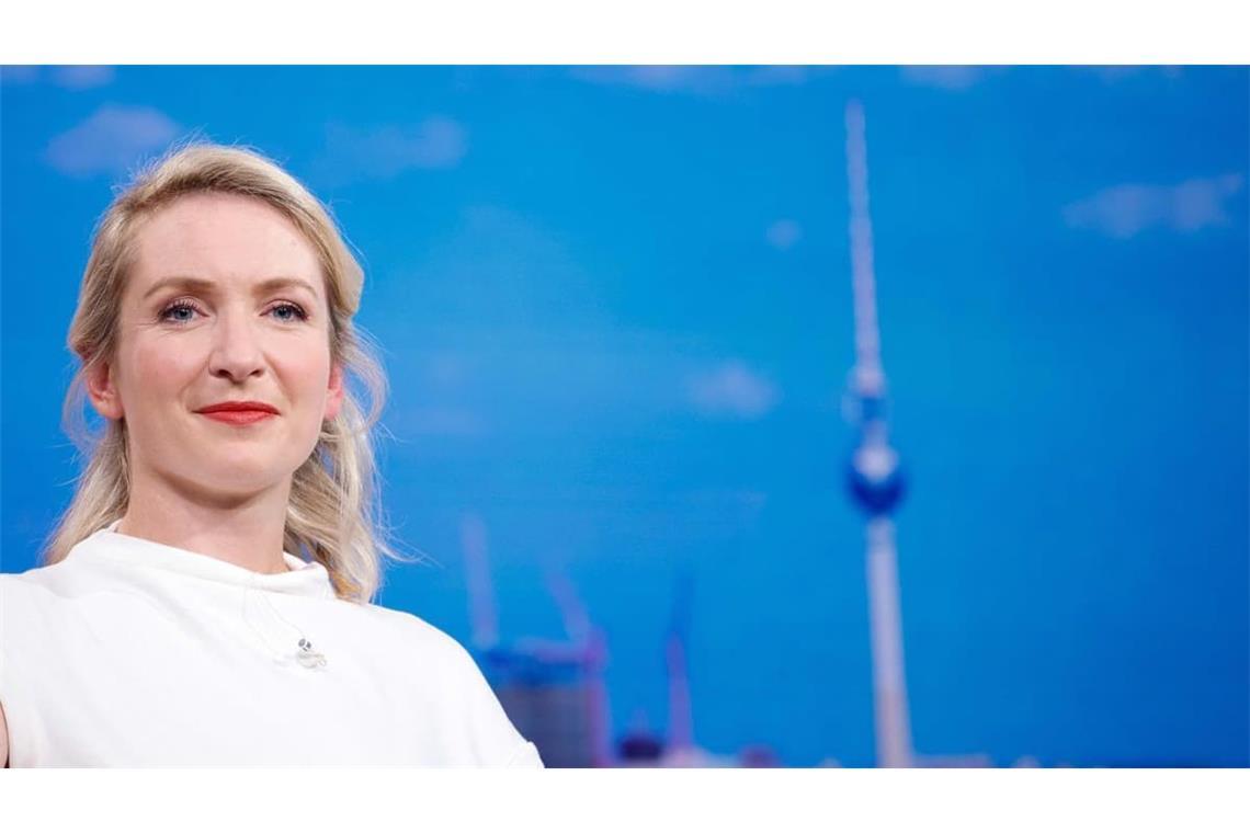 Ines Schwerdtner, Bundesvorsitzende der Partei „Die Linke“, sitzt am 12. Juli 2026 vor dem ARD-Sommerinterview für die Sendung „Bericht aus Berlin" im Hauptstadtstudio.