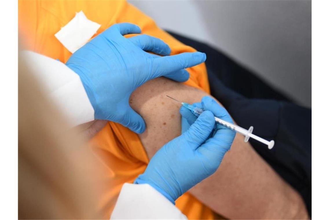Geimpfte Senioren positiv auf Corona-Variante getestet Infektion trotz Impfung: In Belm ist die Corona-Variante B.1.1.7. bei 14 Senioren nachgewiesen worden. Foto: Felix Kästle/dpa