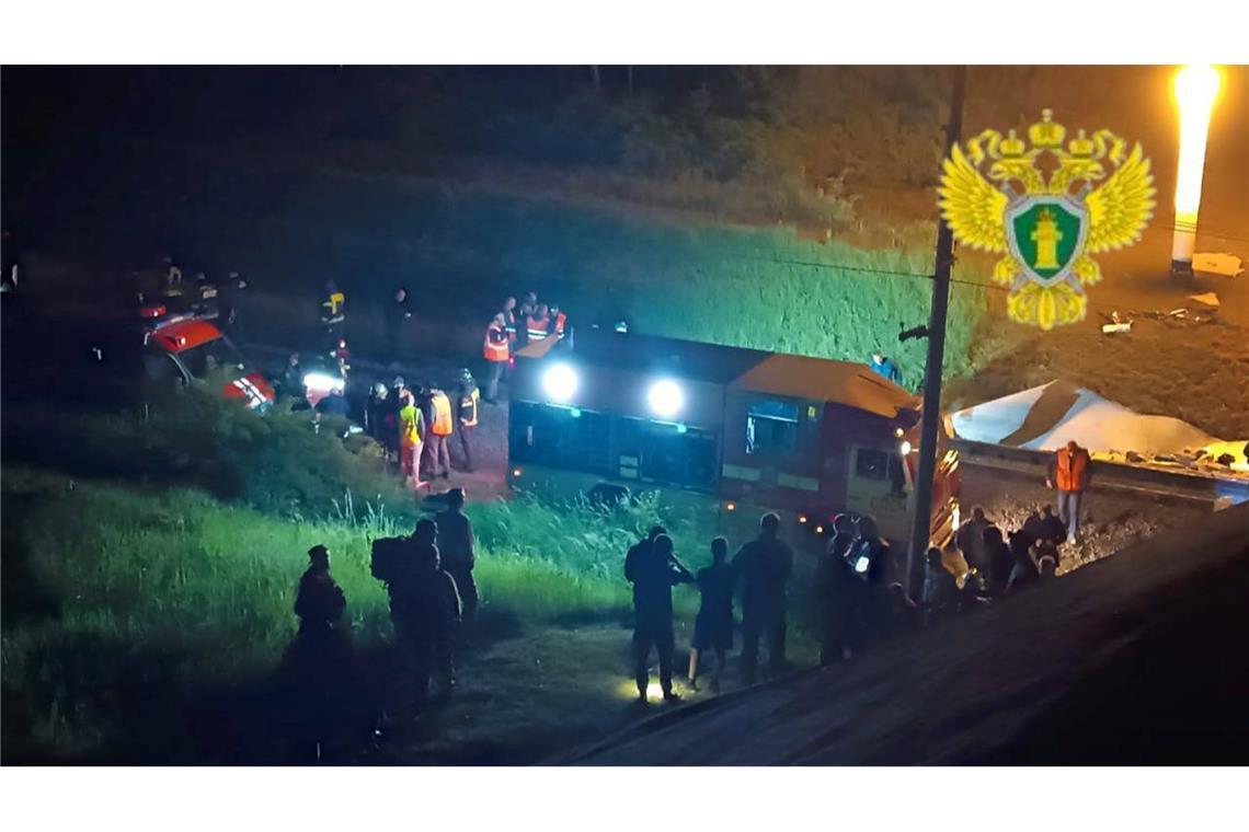 Zug entgleist im westrussischen Brjansk - sieben Tote Infolge des Einsturzes einer Straßenbrücke entgleiste ein Zug in der russischen Region Brjansk.