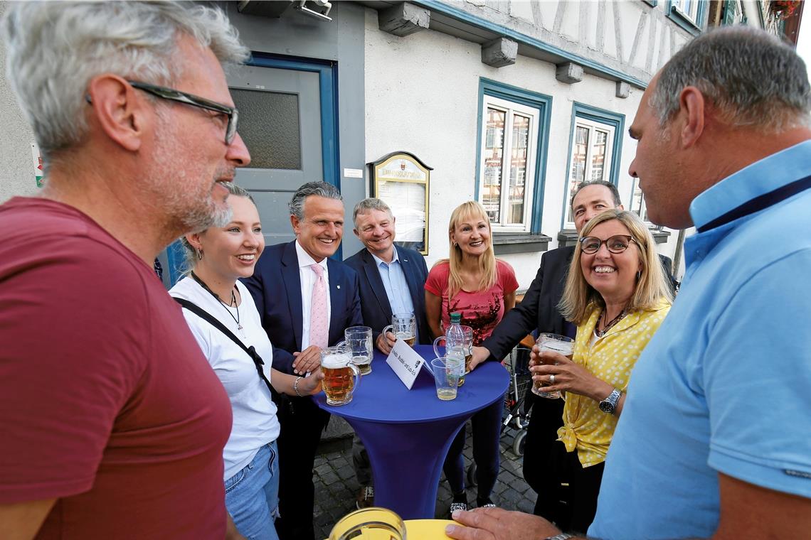 Inge Putler zwischen Siegfried Janocha und Stefan Setzer. Foto: A. Becher