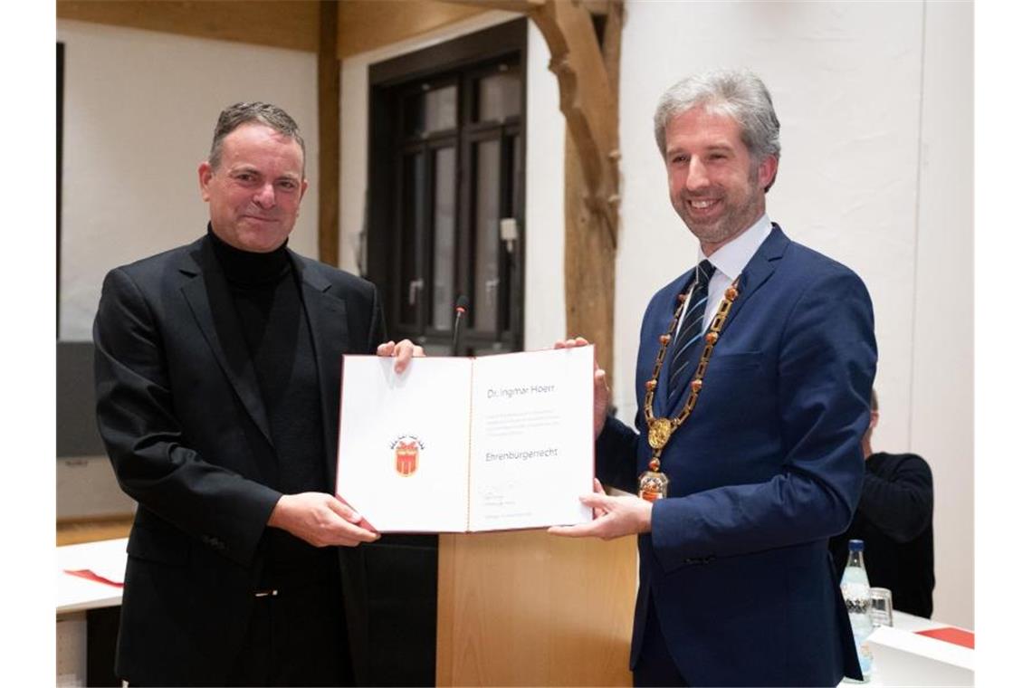 Curevac-Gründer Ingmar Hoerr neuer Ehrenbürger von Tübingen Ingmar Hoerr (l), Entdecker einer Impftechnik und Gründer von Curevac, erhält die Ehrenbürgerwürde. Foto: Bernd Weißbrod/dpa