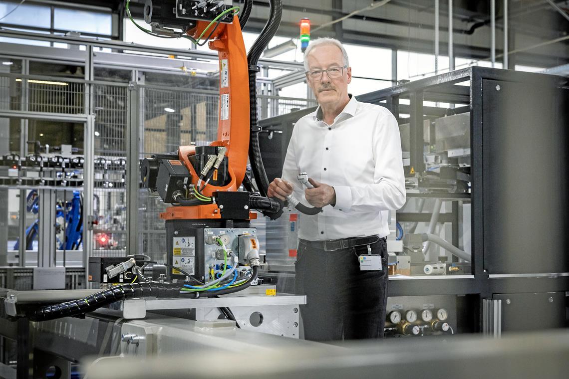 SMA in den Lerchenäckern: Vom Sorgenkind zum Vorzeigeunternehmen Ingo Wertek ist jeden Tag in der Fertigung und spricht mit den Mitarbeitern auf Augenhöhe. Foto: Alexander Becher