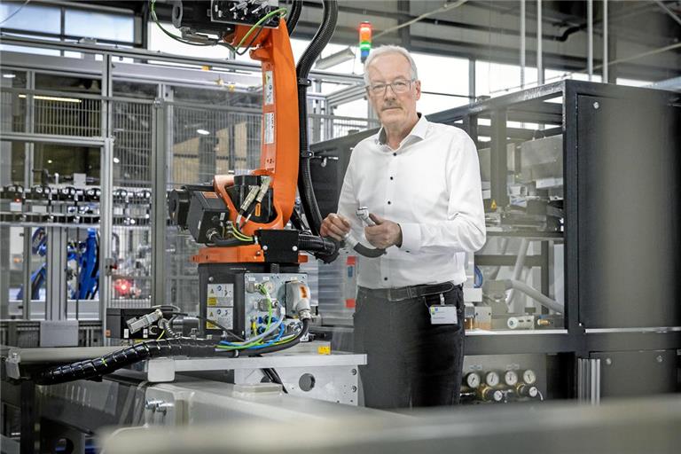 Ingo Wertek ist jeden Tag in der Fertigung und spricht mit den Mitarbeitern auf Augenhöhe. Foto: Alexander Becher