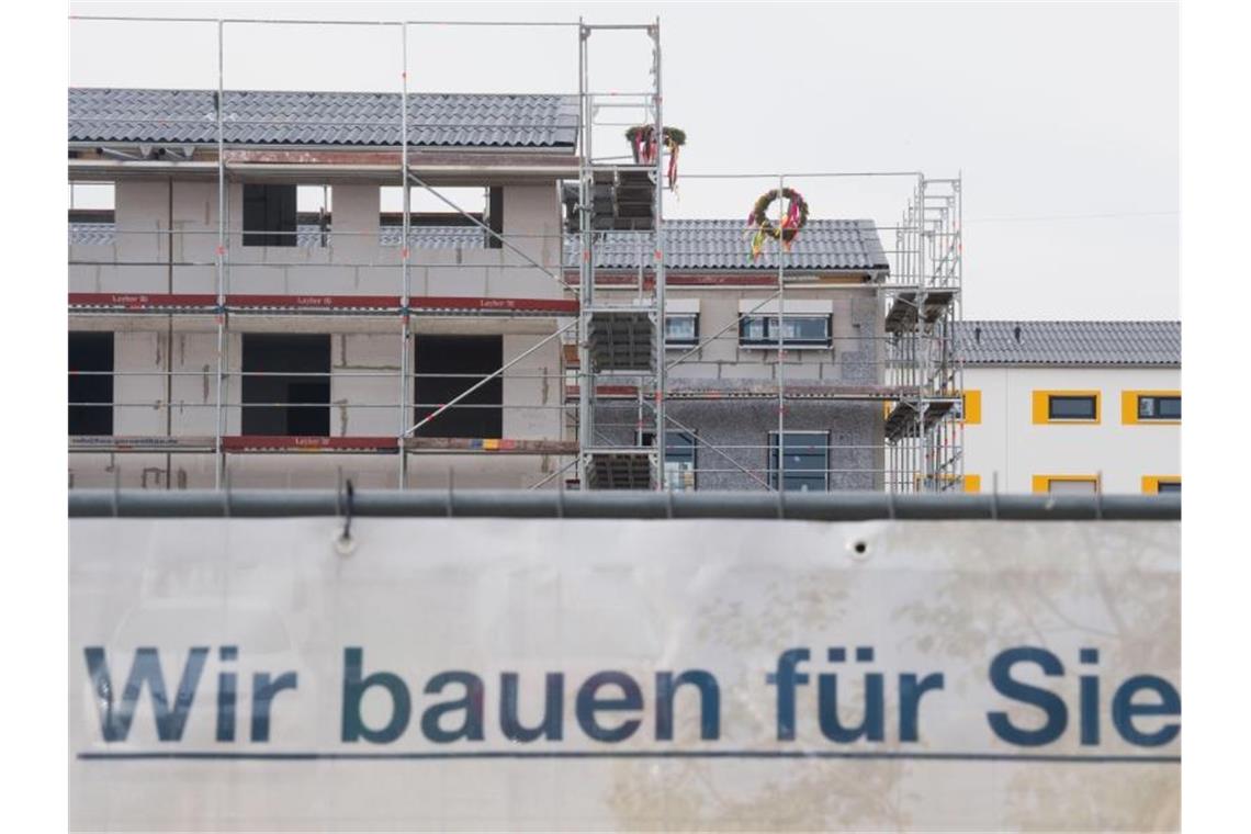 Auf dem Land wird zu viel neu gebaut - in der Stadt zu wenig In Groß- und Universitätsstädten deckt der Neubau nicht den Bedarf am Wohnungsmarkt. Foto: Julian Stratenschulte