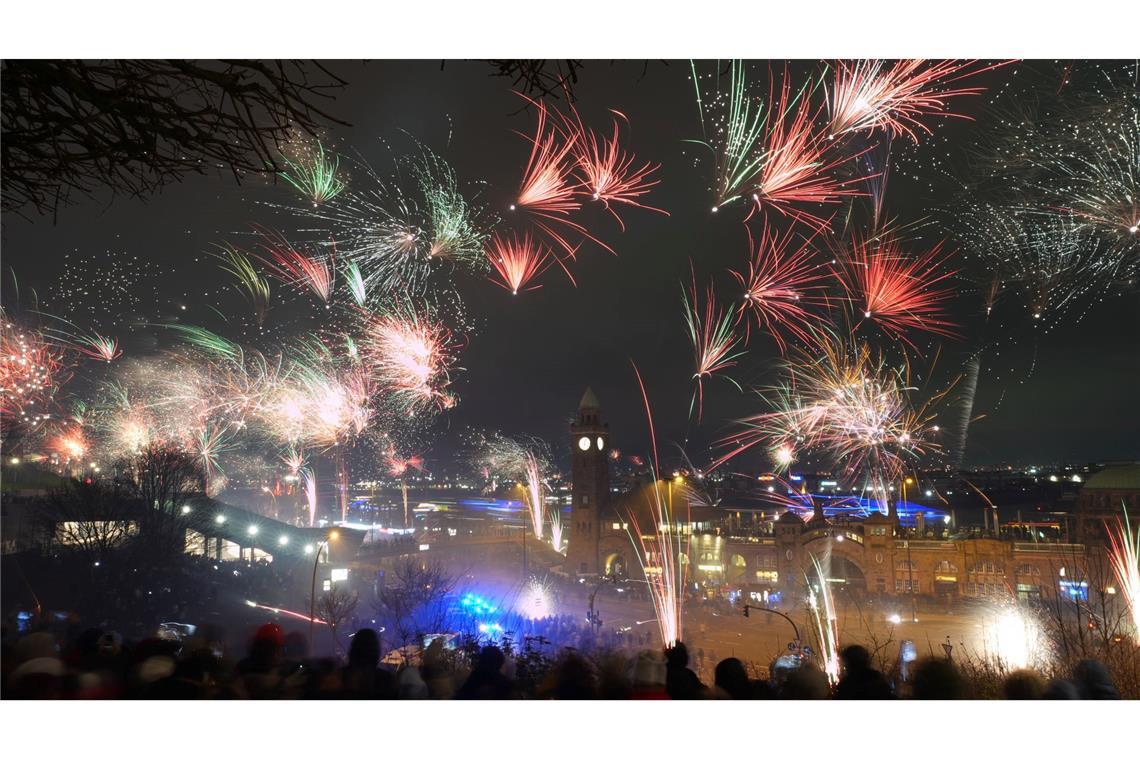 Initiativen und Verbände fordern ein Verbot von privatem Feuerwerk. (Archiv)