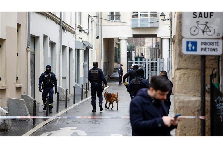 Inmitten politischer Spannungen meldet Frankreichs Linkspartei eine Bombendrohung gegen ihre Parteizentrale.