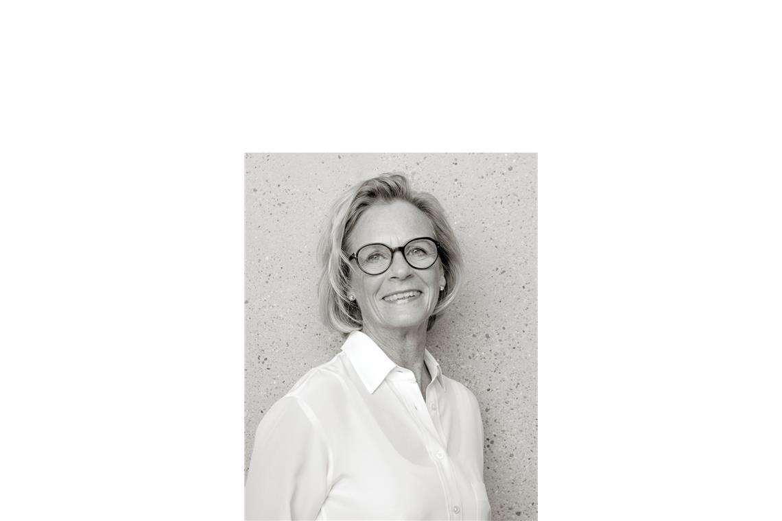 Innenarchitektin Jutta Blocher leitet das im Jahr 1989 gemeinsam mit Dieter Blocher in Stuttgart gegründete Architekturbüro Blocher Partners. Sie sagt über missglückte Orte in Stuttgart: „Beispielsweise zeigt uns . . .