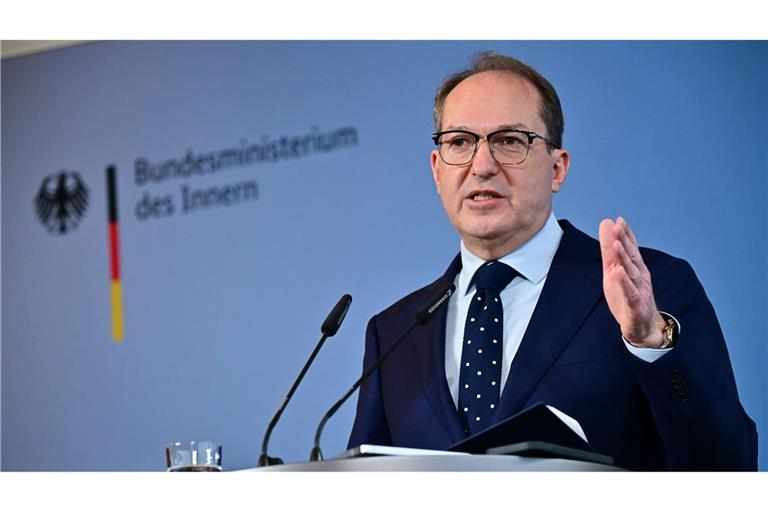 Innenminister Dobrindt kündigt hohe Belohnung für Hinweise zum Brandanschlag in Berlin an (Archivfoto).