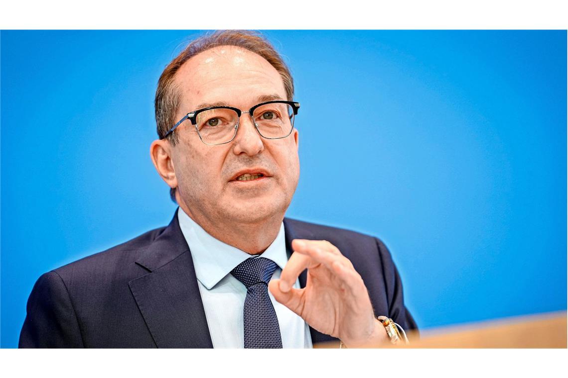 Dobrindt und BSI verstärken Cybersicherheit gegen Bedrohungen Innenminister Dobrindt und das Bundesamt für Sicherheit wollen die Cybersicherheit gegen Bedrohung verstärken (Archivbild).