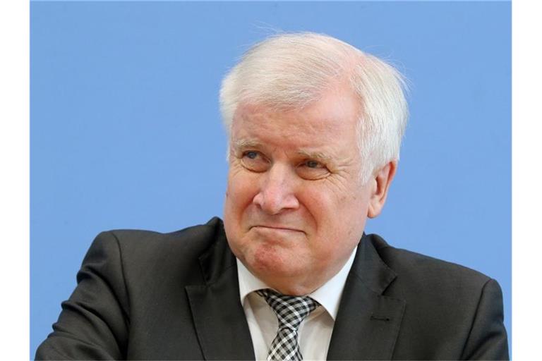 Innenminister Horst Seehofer: „Wir werden die der Entscheidungspraxis zugrundeliegenden Leitsätze des Bamf bis zur Feststellung neuer Entwicklungen im Herkunftsland Syrien vorerst nicht ändern.“ Foto: Wolfgang Kumm