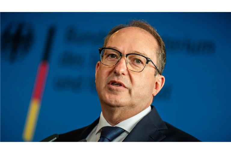 Innenminister verbietet Reichsbürger-Gruppe.
