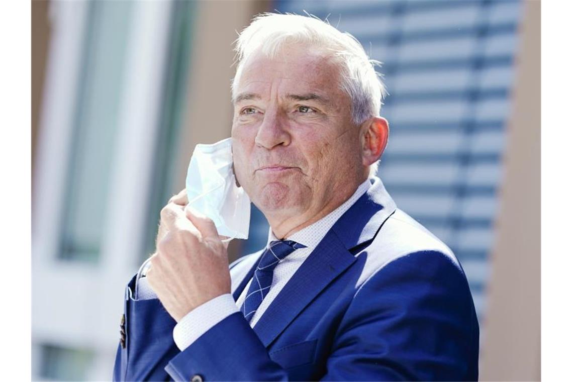 Strobl warnt vor Rechtsextremen auf Corona-Auflagen-Demos Innenminister Thomas Strobl (CDU) steht am Rande eines Pressetermins. Foto: Uwe Anspach/dpa/Archivbild