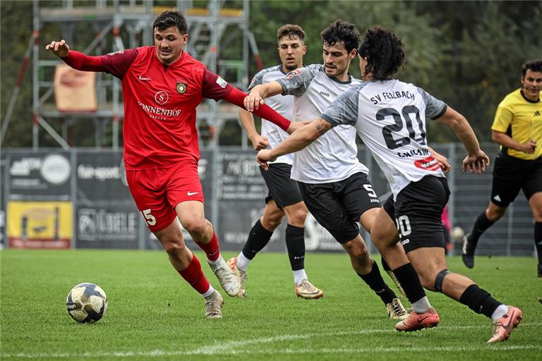 Innenverteidiger Antonis Aidonis (links) ist zuletzt im Testspiel bei Eintracht Frankfurt geschont worden. Foto: Alexander Becher