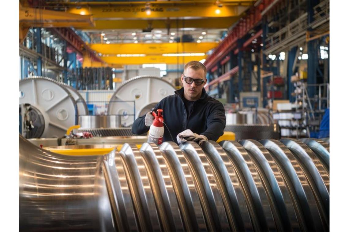Günstige Prognosen: Arbeitsmarkt holt auf Insbesondere Firmen im Maschinenbau wollen mehr Mitarbeiter beschäftigen. Foto: Marijan Murat/dpa
