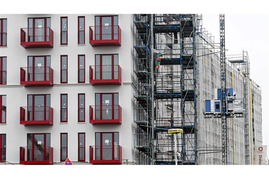 Insbesondere in Ballungsgebieten und Großstädten finden Beschäftigte immer schwerer eine Wohnung. (Symbolbild)