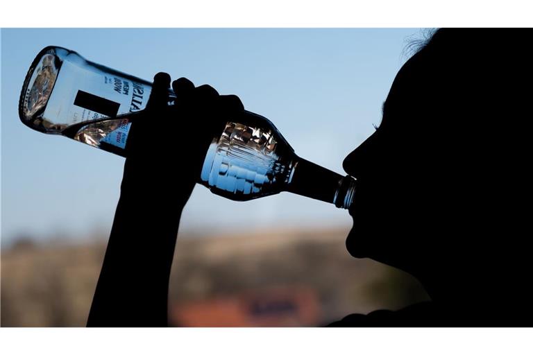 Insbesondere Jugendliche sind den Angaben nach besonders von Alkoholmissbrauch betroffen. (Symbolbild)