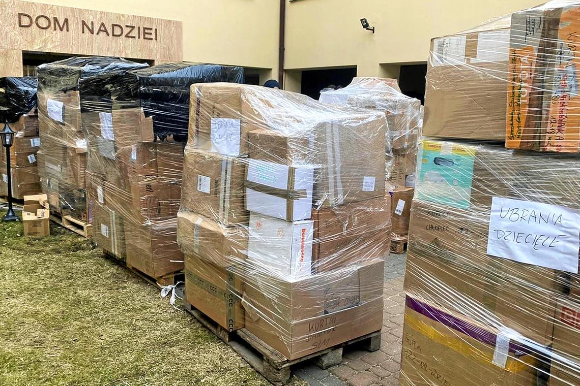 Ein Rockkonzert in Weissach für den guten Zweck Insgesamt mehr als acht Tonnen Hilfsgüter hat der Verein Hands for Help bereits in die Ukraine transportiert. Fotos: Hands for Help
