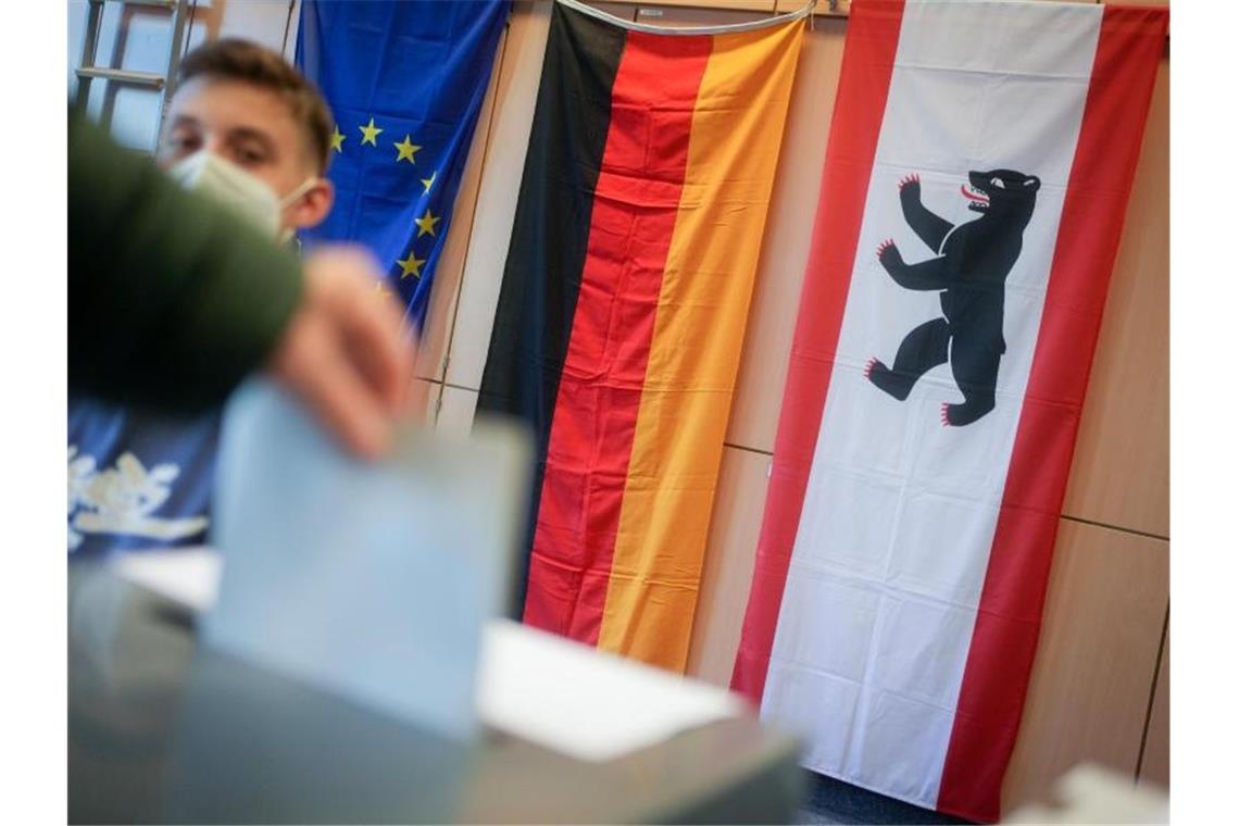 SPD gewinnt Bundestagswahl vor Union Insgesamt stellen sich im Bund 47 Parteien zur Wahl. Foto: Kay Nietfeld/dpa