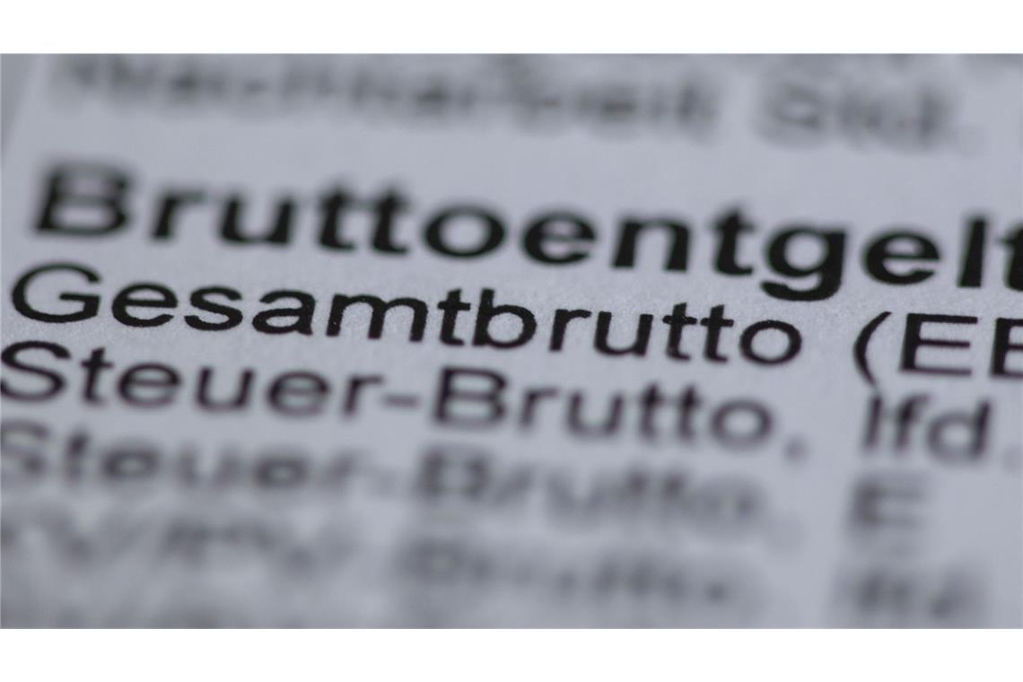 Beschäftigte in Baden-Württemberg verdienen mehr Geld Insgesamt war die Summe der Bruttolöhne und -gehälter 2024 mit 291,2 Milliarden Euro um 5,7 Prozent höher als im Vorjahreszeitraum.