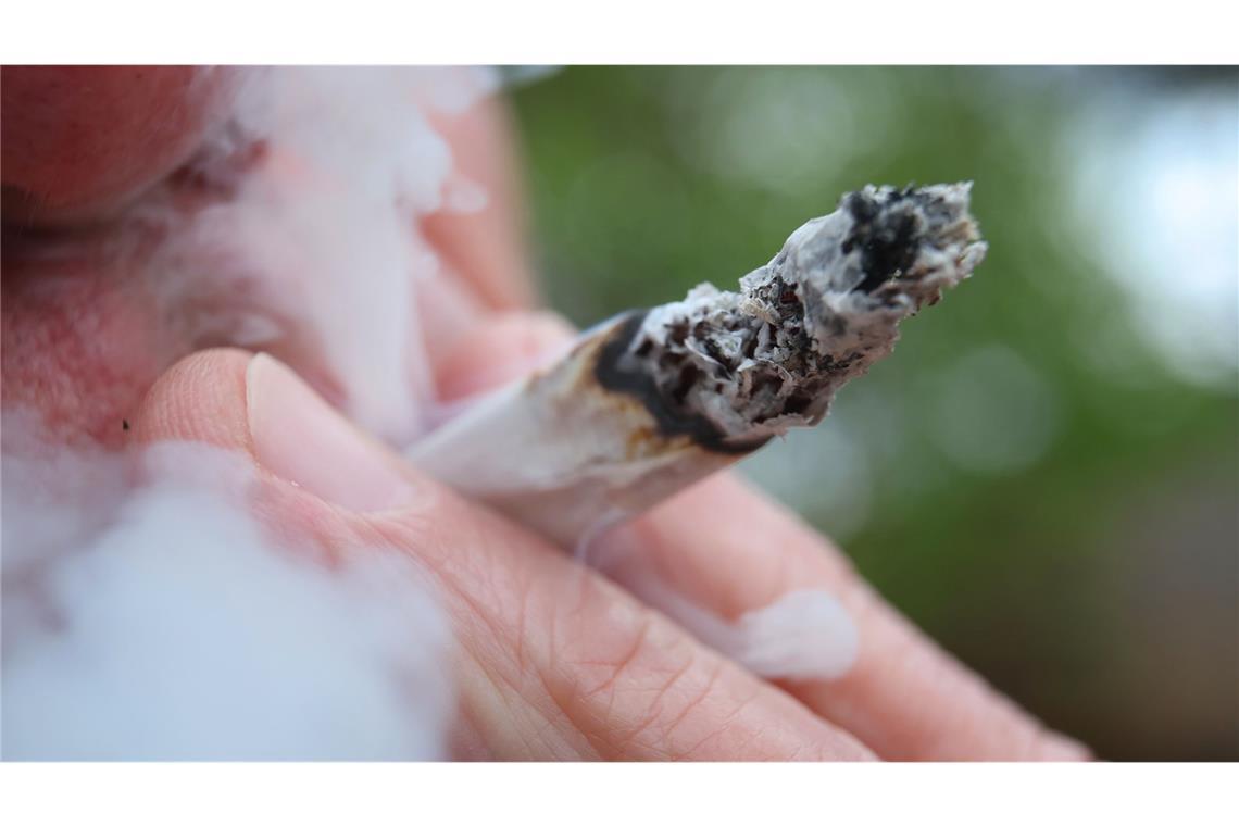 Insgesamt wurden über alle Altersgruppen hinweg 4.340 Menschen wegen Drogenvergehen verurteilt, ein Rückgang um 44 Prozent. (Symbolbild)