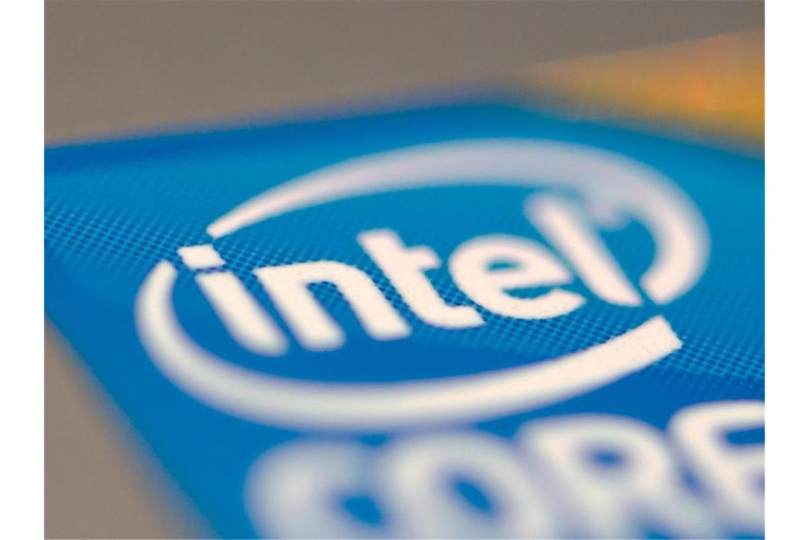 Intel-Chef: Tiefpunkt bei Chip-Engpässen kommt noch Intel profitiert weiterhin von der erhöhten PC-Nachfrage in der Corona-Pandemie. Foto: Ralf Hirschberger/dpa