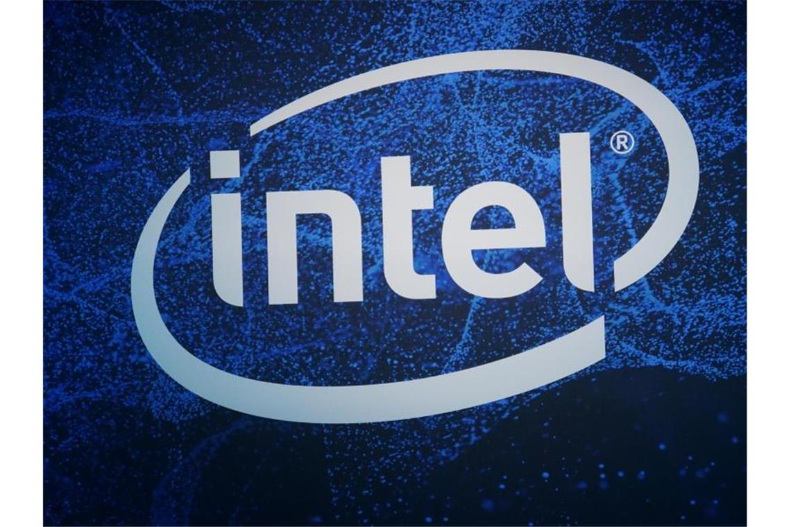 Auch Chipriese Intel wird von Bauteile-Knappheit gebremst Intel steigert Umsatz und Gewinn. Foto: Christoph Dernbach/dpa