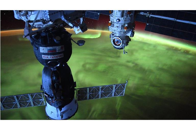 Intensive Polarlichter, wie hier von der Raumstation ISS aus fotografiert, würden bei einem Super-Sonnensturm bis in tropischen Breiten reichen.