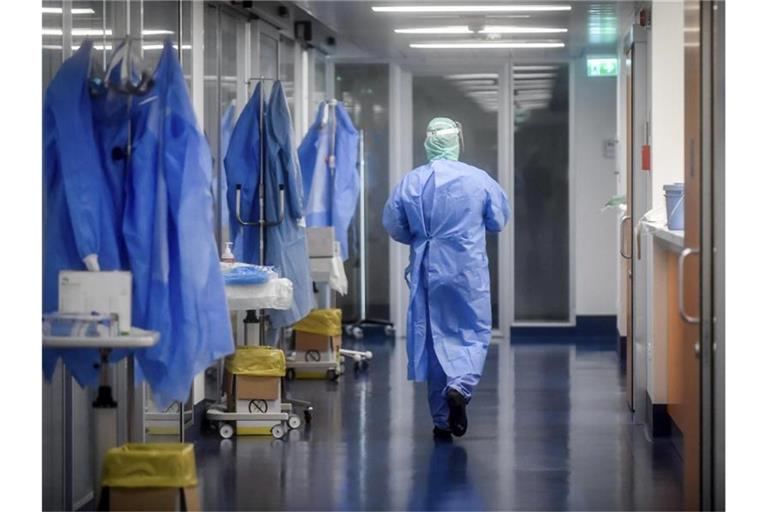Intensivstation in der italienischen Lombardei. In Italien waren wohl deutlich mehr Menschen mit dem Coronavirus infiziert als angenommen. Foto: Claudio Furlan/LaPresse/AP/dpa/Symbolbild