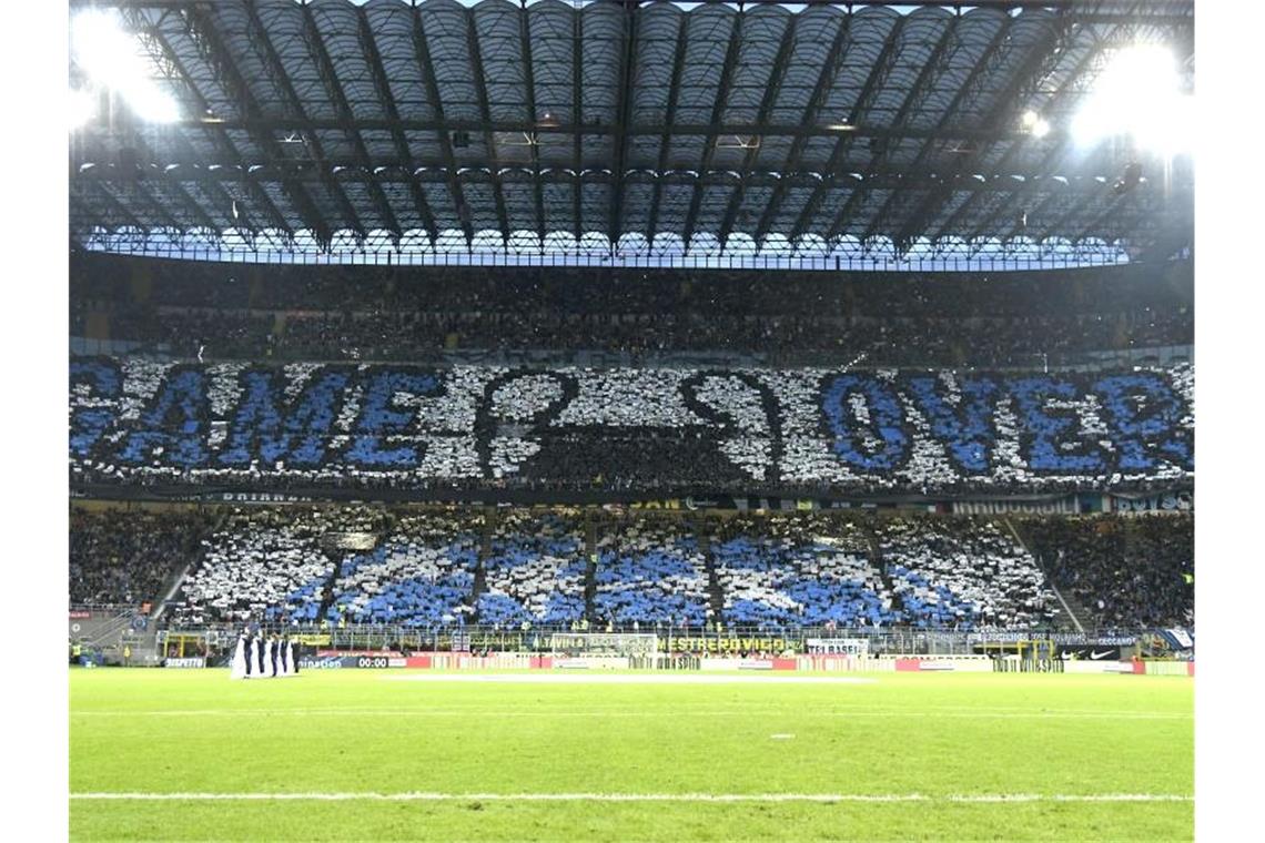 Inter Mailand stellt den Spielbetrieb vorerst ein. Foto: Alberto Lingria/XinHua/dpa