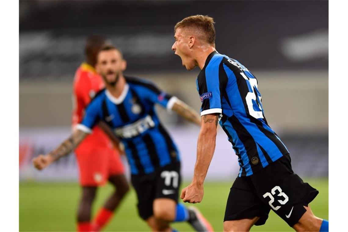 Bayers Final-Träume schon dahin - Niederlage gegen Inter Inter-Profi Nicolo Barella (r) jubelt nach seinem Tor zum 1:0. Foto: Marius Becker/dpa
