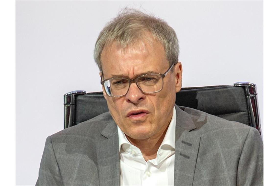 Interimspräsident Peter Peters will als DFB-Präsident kandidieren. Foto: Andreas Gora/dpa