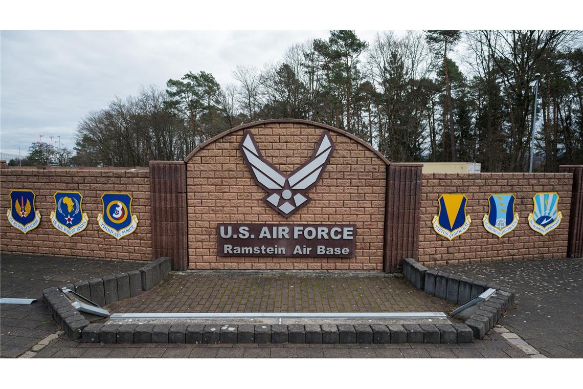 Inwieweit der Luftwaffenstützpunkt Ramstein in Rheinland-Pfalz in die Angriffe verwickelt ist, ist unklar. (Archivbild)