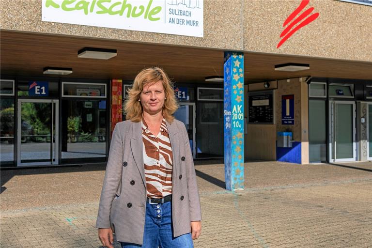 „Inzwischen sind wir richtig modern“, sagt Christine Engel über ihre Schule. Foto: Stefan Bossow
