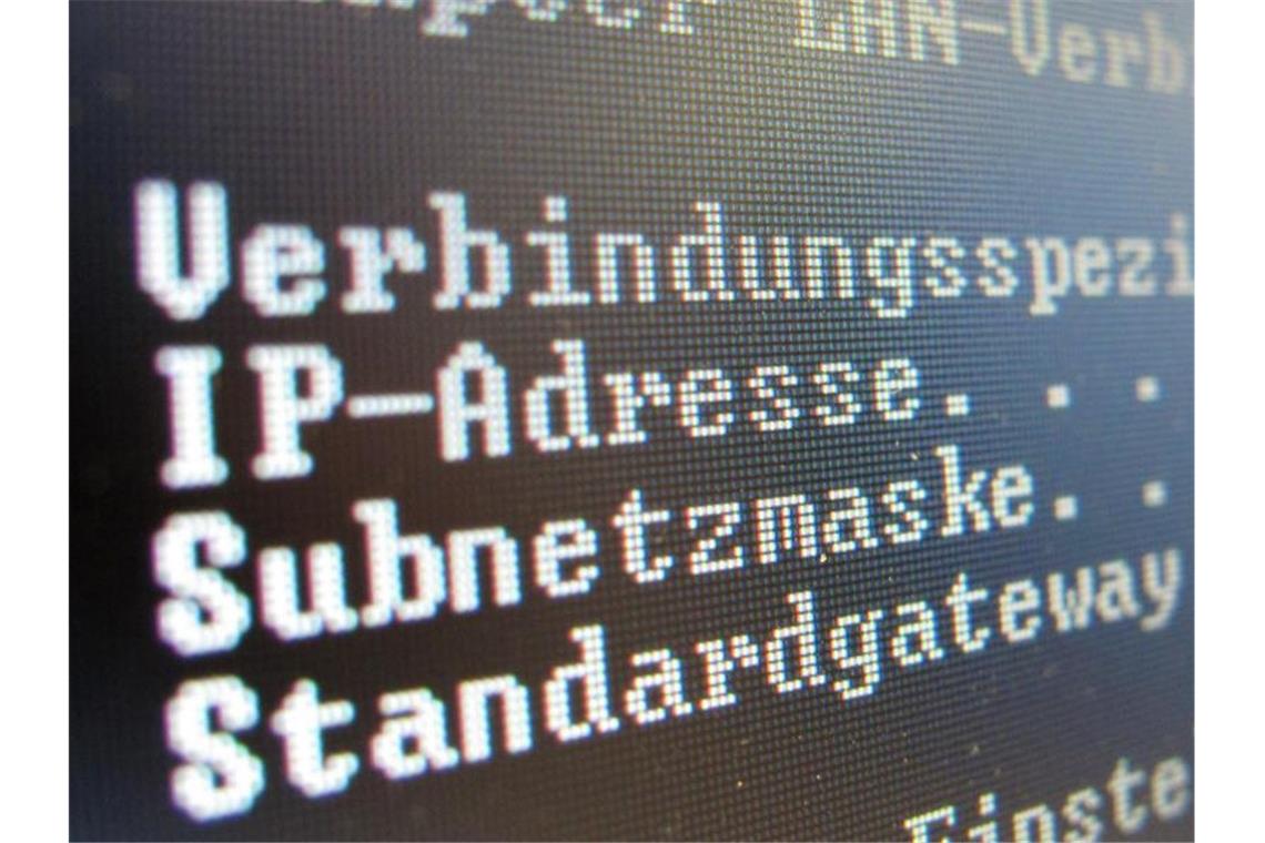 IP-Adresse und andere Netzwerkdaten auf einem Bildschirm: Die CDU fordert eine effektivere Überwachung extremistischer Kommunikationsnetzwerke. Foto: Franz-Peter Tschauner/dpa