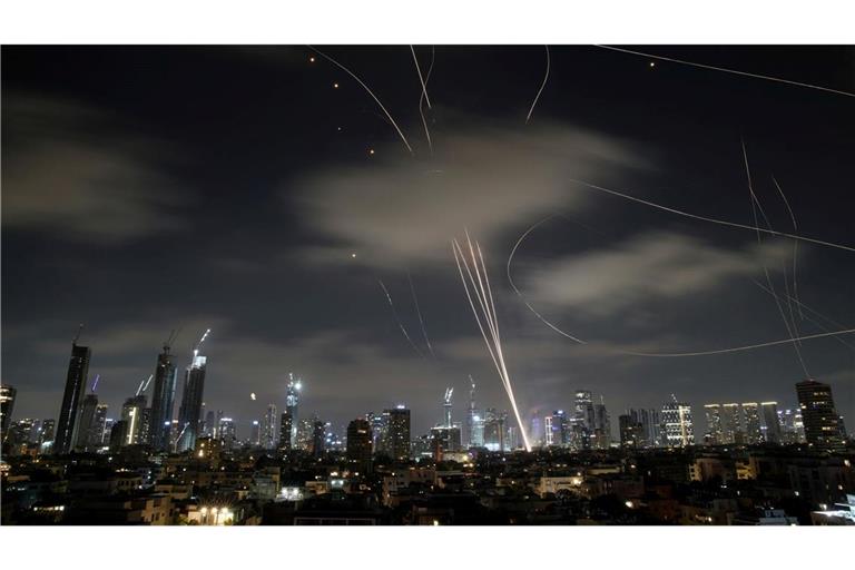 Iran feuert erneut Raketen auf Israel ab.